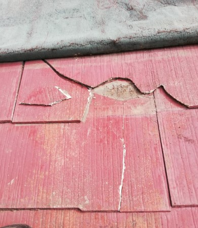 コロニアルの割れ　強風被害